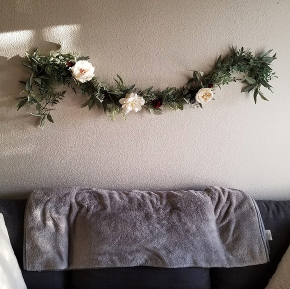 Handmade Floral Garland - Picture 2 of 3